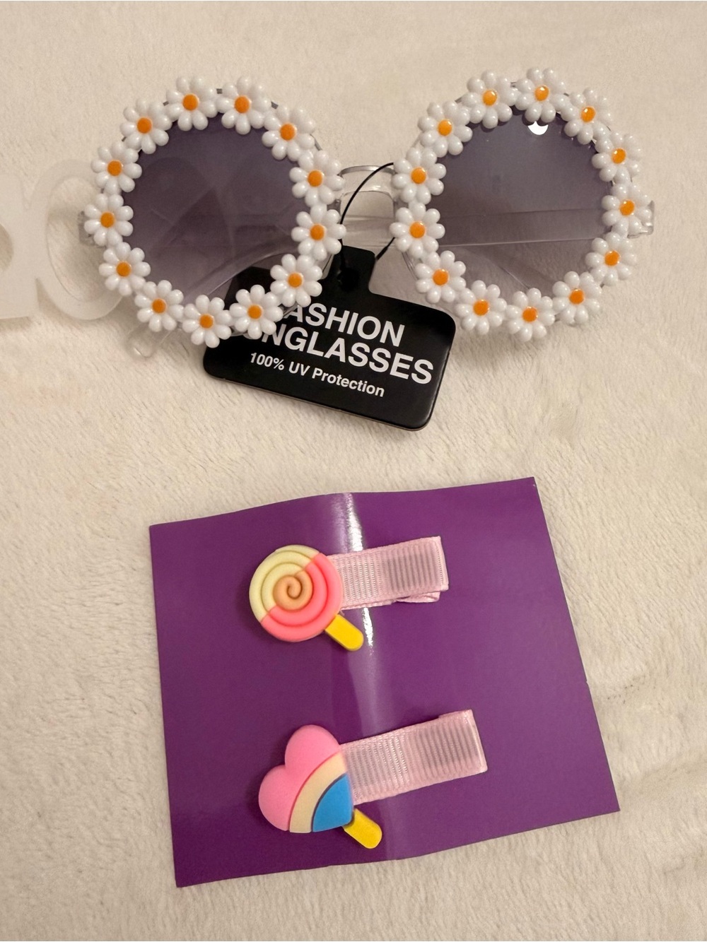 Kids Daisy Round Sunglasses with Pink Candy Hair Clips